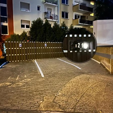 Living At Saarpartments -Adults Only- 2 Bedroom, Netflix - Business & Holiday Apartments For Long- And Short Term Stay, 3 Min To Train Station, Secure E-Bike Parking! Saarbrücken Zewnętrze zdjęcie